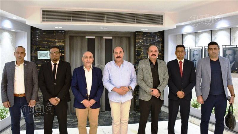 محافظ أسوان يستقبل