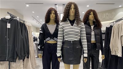 توقعات بانتعاش مبيعات الملابس الجاهزة خلال الجمعة البيضاء.. الشعبة توضح أسباب ارتفاع الأسعار، وسعر الجاكيت يبدأ من 1300 جنيه