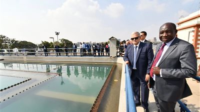 رئيس القابضة يعرض على وزير البنية الأساسية لزامبيا التجربة المصرية فى قطاع المياه والصرف