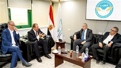 اجتماع مشترك لرئيس الاعتماد والرقابة الصحية مع المستشفيات التعليمية وطب عين شمس