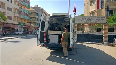 استمرار تشغيل سيارات الخدمات التكنولوجية المتنقلة بدمنهور تيسيرًا على المواطنين (صور)