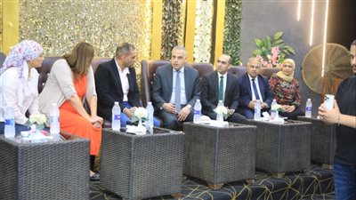 محافظ سوهاج يشهد افتتاح فعاليات مبادرة رحلة الألف كيلو لتدريب وتوعية المرأة (صور)