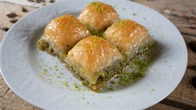 طريقة عمل البقلاوة، هشة وطرية وسهلة التحضير 