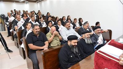 الأنبا تكلا يترأس حفل تخريج دفعتين بمعهد الرعاية