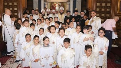 الأنبا مكاري يرسم شمامسة بكنيسة العذراء أرض الجولف