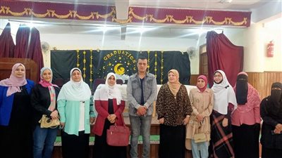 وكيل تعليم قنا يسلم شهادات التأمين لمعلمي المبادرة الرئاسية 1000 معلم