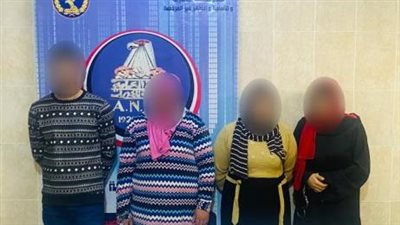 3 سيدات ورجل، سقوط عصابة لتجارة الحشيش والهيروين فى المنيا 