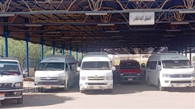 محافظ أسوان: لا زيادة في تعريفة الأجرة الحالية لسيارات السيرفيس والتاكسي (صور)