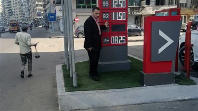 محافظ الإسكندرية يتابع انتظام مواقف سيارات الأجرة ومحطات الوقود