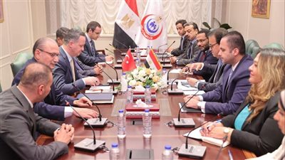 وزير الصحة يبحث مع السفير التركي تعزيز سبل التعاون 