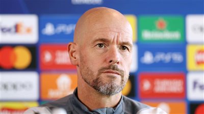 تين هاج يفوز بجائزة مدرب الشهر في الدوري الإنجليزي