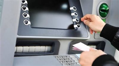 اقتصادي: زيادة معدلات سحب الأموال من البنوك لهذا السبب والسوق السوداء تفاقم أزمة الدولار