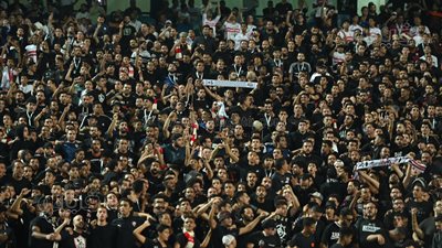 جماهير الزمالك تهاجم اللاعبين بعد الخسارة أمام زد (فيديو)