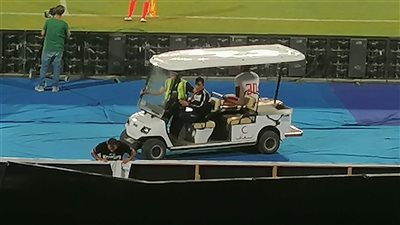 نجم الزمالك يغادر ستاد القاهرة بشكل عاجل بسبب الإصابة (صور) 