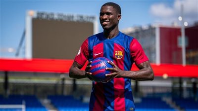 قبل ظهوره مع برشلونة تعرف على اللاعب السنغالي مباكي