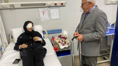 محافظ بورسعيد يزور مصابي غزة في مستشفى الرمد ببورسعيد (صور) 