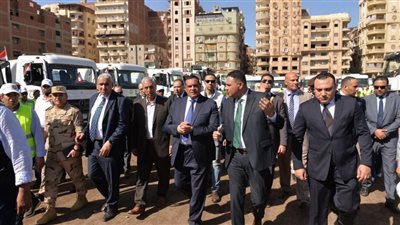 وزير التنمية المحلية ومحافظ الدقهلية يشهدان اصطفاف المعدات الهندسية لمواجهة الأزمات والكوارث