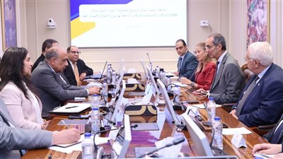 وزير الاتصالات: تقديم الدعم الفنى لتحقيق التحول الرقمى بالشركات القابضة