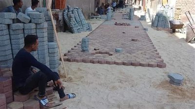 استمرار تركيب الأنترلوك بشوارع ديروط بأسيوط بعد إزالة التعديات