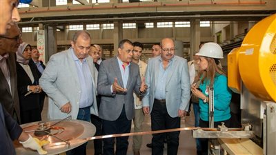 وزير الإنتاج الحربي يتفقد شركة أبو زعبل للصناعات المتخصصة 