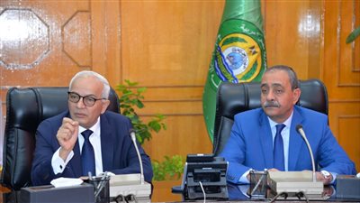 رضا حجازي يعقد اجتماعا مع قيادات التعليم في الإسماعيلية (صور) 