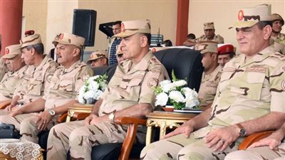 الفريق أسامة عسكر يشهد تنفيذ الجيش الثانى الميدانى لأحد الأنشطة التدريبية