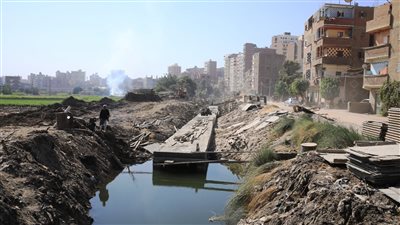 البدء فى أعمال تغطية ترعة أخميم الغربية بقرية نيدة فى سوهاج