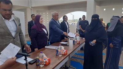 القباج تسلم 200 مشروع صغير للمرأة المعيلة والعمالة الزراعية غير المنتظمة بالفرافرة 