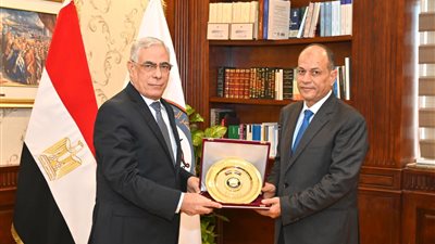 التفتيش القضائي بالنيابة العامة تكرم مديرها السابق