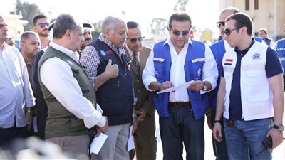 وزير الصحة يتفقد تمركز سيارات الإسعاف بمعبر رفح البري وغرفة الحجر الصحي