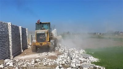 إزالة 4 حالات تعد مخالف على الأراضي الزراعية في قنا