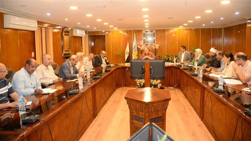 اجتماع محافظ أسيوط،