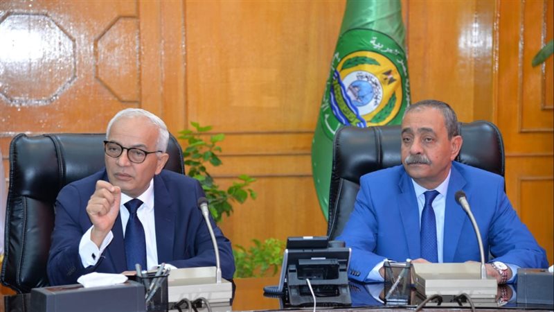 رضا حجازي يعقد اجتماعا