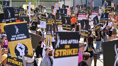 منتجو هوليوود يتقدمون بعرضهم الأخير لوقف الإضراب
