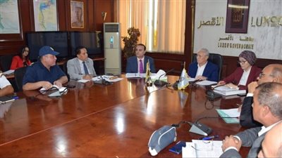 محافظ الأقصر يتابع مشروعات حياة كريمة بمركزي إسنا وأرمنت