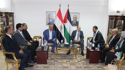 القنصل الفلسطيني بالإسكندرية يستقبل وفدا من حزب العدل لدعم غزة (صور)