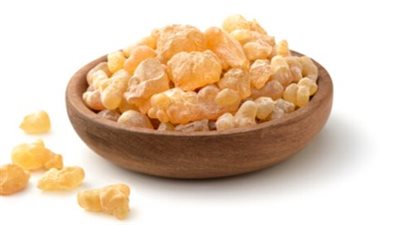 فوائد لبان الدكر للبشرة، لتفتيحها وعلاج حب الشباب