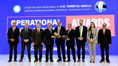 الملا يفتتح مؤتمر تحفيز النمو في صناعة البترول والغاز