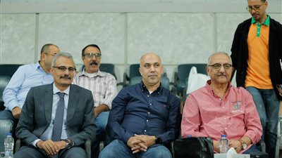نصار يؤازر لاعبي البنك الأهلي بمقصورة برج العرب في مواجهة المصري (صور)