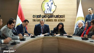 حملة السيسي تزور المجلس القومي للمرأة 