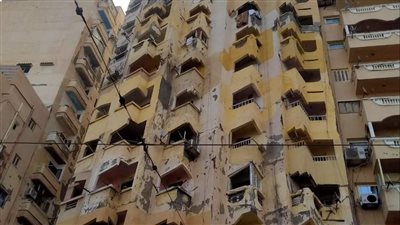 سقوط أجزاء من عقار في الإسكندرية (صور)