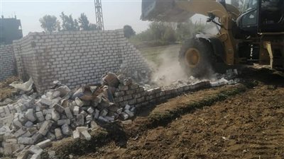  حملة لإزالة التعديات على الأراضي الزراعية بدشنا (صور)