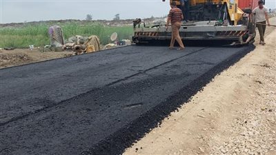 رصف وتطوير الطرق أسفل محور عمرو بن العاص بالجيزة (فيديو)