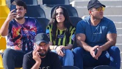 جماهير العراق ترتدي تيشيرت بنزيما قبل مواجهة اتحاد جدة والقوة الجوية بأبطال آسيا (صور)