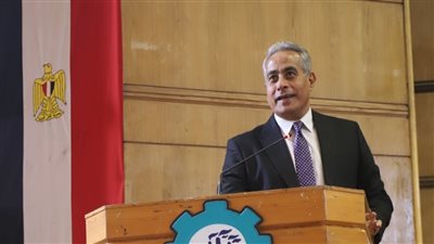 وزير العمل يلتقي قيادات اتحاد العمال