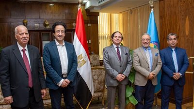 رئيس جامعة طنطا يبحث مع الأمين العام لرابطة الجامعات الإسلامية تعزيز التعاون