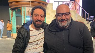 تصرف مفاجئ من محمد سلام تجاه صورته القديمة مع بيومي فؤاد