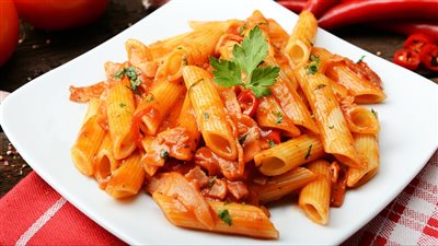 طريقة عمل مكرونة بالصلصة، أكلة الأوقات الصعبة