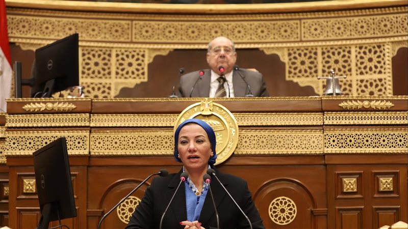 وزيرة البيئة أمام
