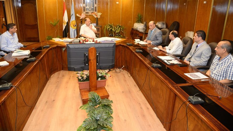 لقاء محافظ أسيوط،